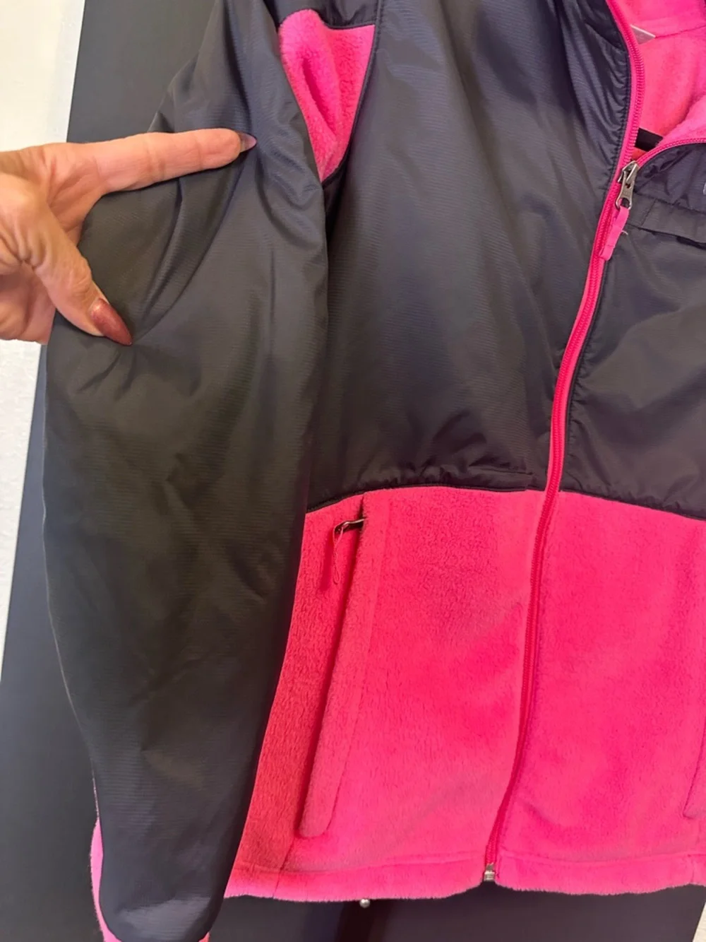 #191- Big Girls Columbia Hot Pink and‎ Black Fleece Jacket with Nylon Panels